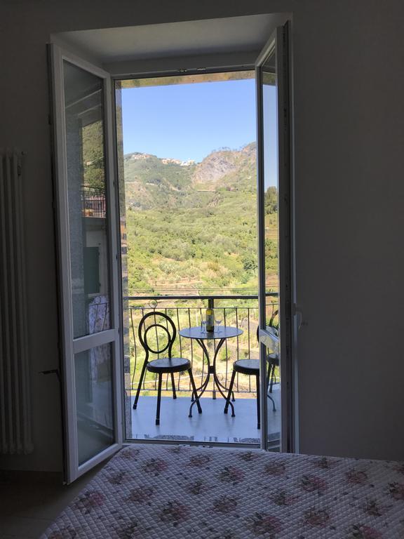 Sandra Villa Rooms Corniglia Esterno foto
